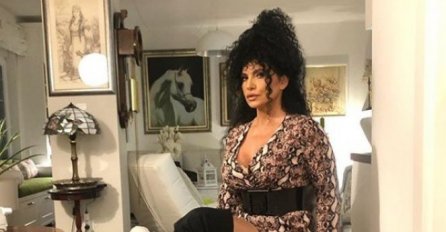 ZA NJU JE VRIJEME STALO: Lidija Vukičević ponovo provocira fotografijama, GOLIM NOGAMA OČARALA FANOVE