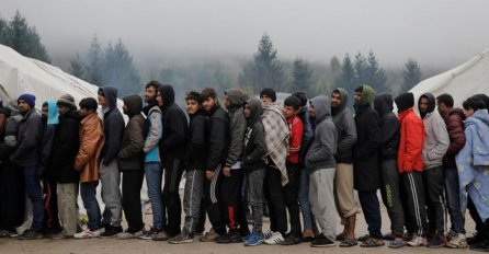 ZATVOREN KAMP ZA MIGRANTE U BIHAĆU: Grupa krenula prema granici sa Hrvatskom, dio otišao u Sarajevo
