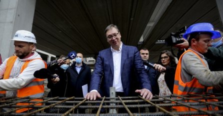 Vučić najavio da će Srbija preispitati sve smrtne slučajeve od covida-19