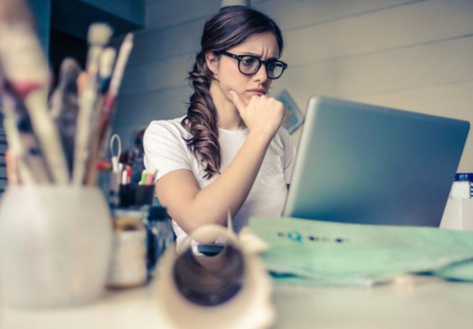 BRUTALNA ISTINA: Nikada ne biste pogodili šta žene najčešće pretražuju na Googleu OVO ĆE VAS NASMIJATI DO SUZA ALI I ŠOKIRATI