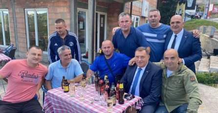 Mještani zaustavili Dodikov auto, on prihvatio poziv na kratak predah