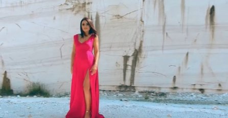 SJEĆATE LI SE NJE? BILA JE U GRANDU, A SAD SE KANDIDOVALA NA IZBORIMA: Pogledajte kako joj izgleda PLAKAT! OGLASILA SE