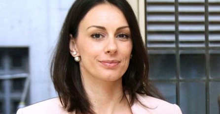 DA LI STE IKADA VIDJELI KAKO ONA IZGLEDA: Majka Slobode i Dragane Mićalović je prava dama, ljepotu su naslijedile od nje FOTO