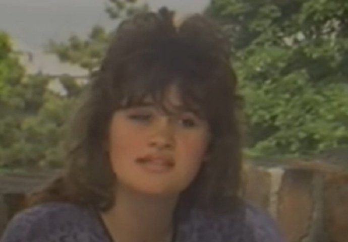 DANAS IMA HITOVE I KAŽU DA NEMA ZGODNIJE NA ESTRADI: Prepoznajete li ovu SRPSKU PJEVAČICU?