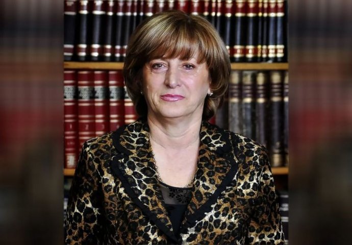 ISPIT POLAGALI DECENIJAMA! “Najgora profesorica” otišla u penziju, STUDENTI SLAVE