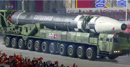 ŠOK! NA VOJNOJ PARADI PRIKAZAN OGROMNI INTERKONTINENTALNI BALISTIČKI PROJEKTIL: Evo šta su krili cijelo vrijeme (VIDEO)