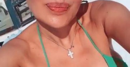 CECA SLIKALA SESTRU LIDIJU U BIKINIJU,  SVI GLEDAJU NJENE NOGE: Morate vidjeti koliko je ZGODNA, STRUK KAO U BARBIKE (FOTO)