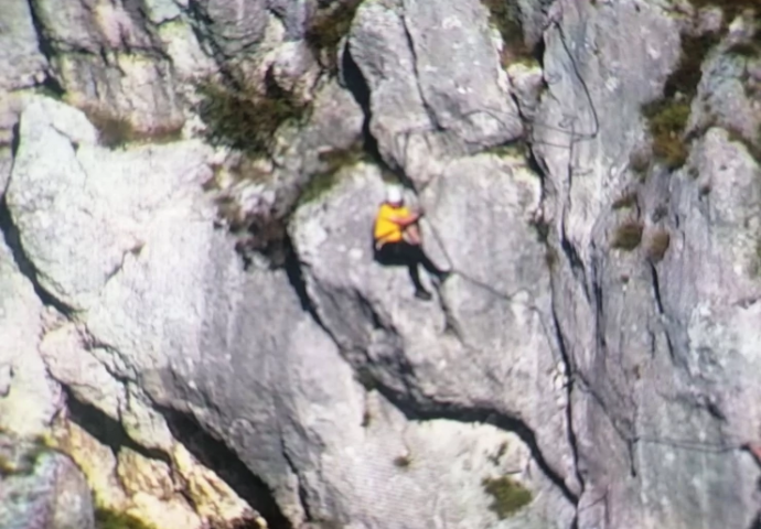 DRAMA U HRVATSKOJ Muškarac satima visio na stijeni, spašen u POSLJEDNJI ČAS (FOTO)