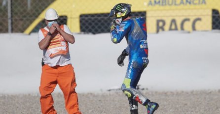 Pao sa motocikla PRI BRZINI OD 150 km/H, klizio po pisti, a zatim MIRNO USTAO I "ODŠETAO" (VIDEO)