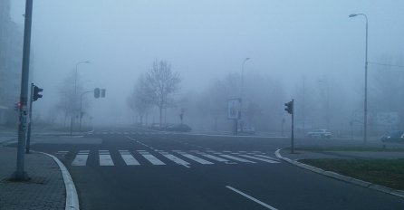 VOZAČI, BUDITE NA OPREZU Magla smanjuje vidljivost na putu