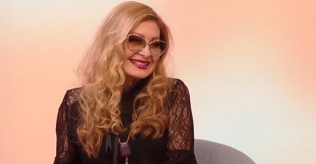 SVE SE VIDI: Danica Maksimović u 67. godini POZIRALA U PROVIDNOJ BLUZI, Auuu, kakva figura! (FOTO)