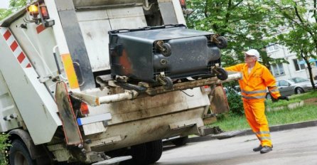 NISU MOGLI JEDNO BEZ DRUGOG Zaljubljeni par zaposlen u Gradskoj čistoći, postao hit na društvenim mrežama (FOTO)