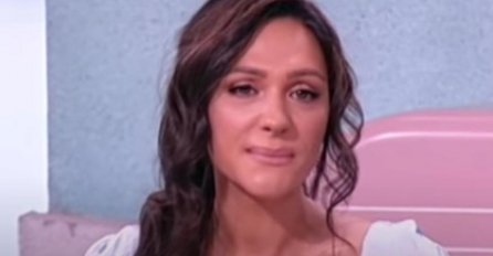 LJUPKA U EMISIJI POKAZALA TETOVAŽU KOJU JE POSVETILA SIMIĆU: Kad je podigla kosu svi su ostali u ŠOKU, EVO ŠTA PIŠE