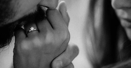 ZARUČILA SE RAMOVIĆEVA, REKLA JE "DA": Odmah objavila sliku prstena, a tek KAD JOJ VIDITE ZARUČNIKA - ČESTITKE SAMO PLJUŠTE