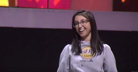 SJEĆATE SE DUHOVITE TAKMIČARKE S CVIKAMA, SAD JE KAO AVION: Oblači se provokativno, JOŠ DA VIDITE LICE (FOTO)