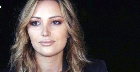 NJIHOVA LJUBAVNA PRIČA NE OSTAVLJA NIKOG RAVNODUŠNIM: Toliko je bila zaljubljena da je uradila ovu ludost 