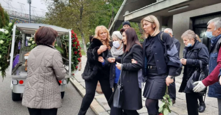 SRPSKA PJEVAČICA DANAS SAHRANJUJE  MUŽA: Jedva stoji na nogama, POTRESNE SCENE, OKUPILA SE ESTRADA