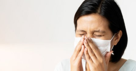 ZA SVE KOJI MISLE DA NISU POTREBNE! Pogledajte zašto je važno nositi masku i na otvorenom - Evo šta vam izlazi iz usta i nosa ZAPREPASTIĆETE SE (VIDEO)