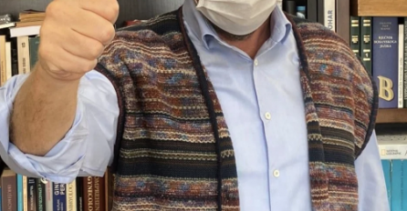 PRVA SLIKA BAKIRA IZETBEGOVIĆA IZ IZOLACIJE: Maska na licu i palac gore, A JEDAN DETALJ SVI KOMENTARIŠU