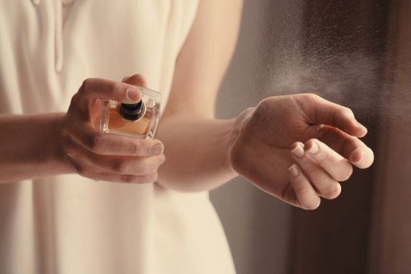 spraying-perfume-jpg-653x0-q80-crop-smart