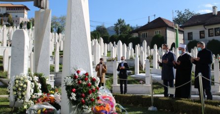 Reis Kavazović posjetio mezar Alije Izetbegovića