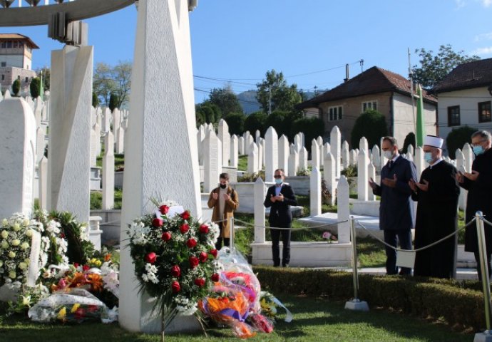 Reis Kavazović posjetio mezar Alije Izetbegovića