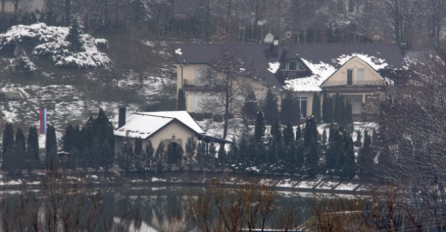 TRI KUĆE KAO TVRĐAVE: Pogledajte kako izgledaju Dodikove vile KOJE KRIJE OD MEDIJA (FOTO)