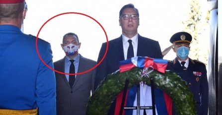 SKANDAL! VULIN STAJAO DO VUČIĆA, NOSIO MASKU - U NJU SVI GLEDALI: Evo šta je PISALO, NIKO NE MOŽE DA VJERUJE! (FOTO)