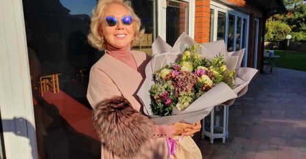 SNAJKA LEPE BRENE STIGLA NA SLAVLJE GOLOG STOMAKA: Svi su samo u nju gledali, EVO ŠTA JE OBUKLA! (FOTO)