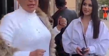 NA SVADBU DOŠLA I ĐANIJEVA KĆERKA, SVI ZANIJEMILI OD ŠOKA: Pogledajte šta drži u rukama, NEMA KO JE NE GLEDA! (FOTO)