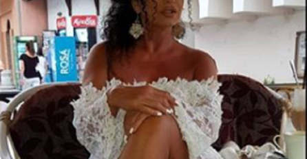 UZBURKALA SVE SVOJOM POJAVOM: Glumica nakon 30 godina ponovo na malim ekranima, SVI KOMENTARIŠU NJEN IZGLED 