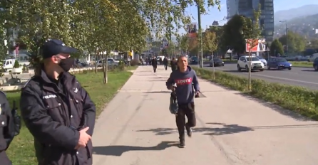 SNIMAK IZ SARAJEVA POSTAO HIT NA INTERNETU: Pogledajte kako je SARAJLIJA IZBJEGAO KAZNU za nenošenje maske na otvorenom! IMAMO POBJEDNIKA GODINE