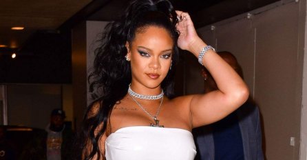 NA ŠTA TO LIČI?! Rijana VAŽI za jednu od NAJLJEPŠIH ŽENA SVIJETA, a FOTKA BEZ ŠMINKE zaprepastila je sve