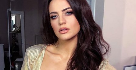 PUBLIKA U NEVJERICI ŠTA GLEDA! Milici Pavlović ISPALE GRUDI NA NASTUPU, a ona nastavlja da skače! (FOTO)