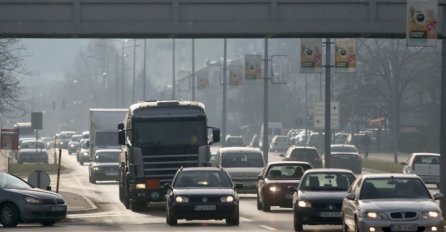 PRILAGODITE VOŽNJU STANJEM NA PUTEVIMA U kotlinama i duž riječnih tokova smanjena vidljivost zbog magle