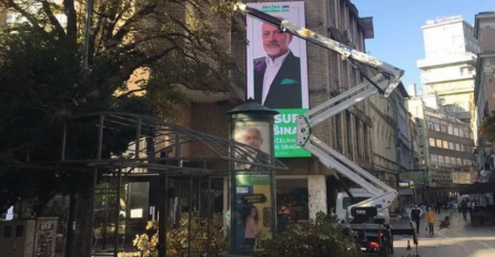 VJEROVALI ILI NE: Skresali drvo da se vidi plakat Jusufa Pušine, kandidata SDA