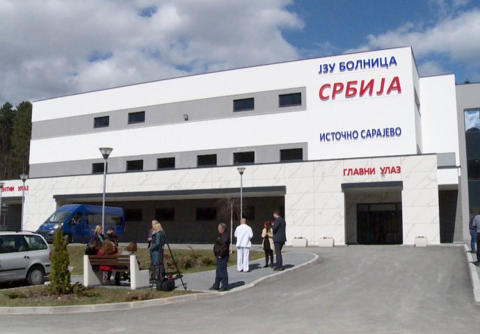 DVA PACIJENTA NA INTENZIVNOJ NJEZI U Istočnom Sarajevu hospitalizovano 26 zaraženih koronom