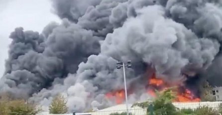 HITNO EVAKUISANO 300 LJUDI: Vatra guta SVE PRED SOBOM, jezivi POŽAR zahvatio i DOMOVE!