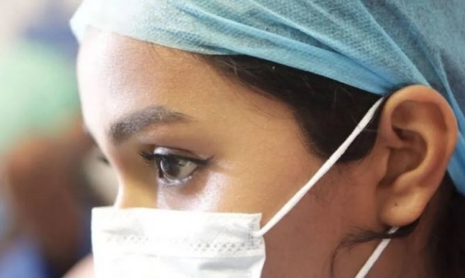 djevojka-maska-korona-virus