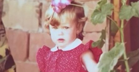 ZNATE LI KO JE PJEVAČICA SA SLIKE? DOBRO POGLEDAJTE: Danas je jedna od najpoznatijih u Srbiji, KLADIMO SE DA NEMATE POJMA KO JE?!