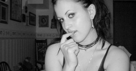 VIDITE LI BIZARAN DETALJ NA OVOJ SLICI? POGLEDAJTE U RUKE: Skamenit ćete se kad vidite o čemu je riječ 