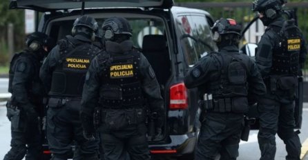 SPECIJALCI NA NOGAMA: U toku potraga za policajcem, poznat njegov identitet