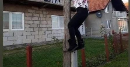 EVO KO JE KANDIDATKINJA KOJA SE POPELA NA BANDERU I SLIKALA PORED SVOG PLAKATA: Javila se i ovo izjavila! CIJELA BIH NE PRESTAJE PRIČATI O NJOJ