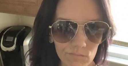 VIDITE LI JEZIV DETALJ NA OVOJ SLICI? SARA SE SLIKALA DEČKU: A kad je pogledala sliku PRETRNULA OD STRAHA - OVO JE STRAŠNO