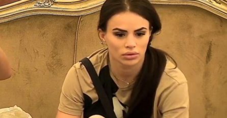 NAIDA GADŽO VEČERAS UŽIVO POKAZALA LICE PUNO OPEKOTINA: Pomozite mi šta da radim? (FOTO)