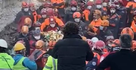 Nakon 60 sati: Trogodišnja djevojčica spašena iz ruševina u Izmiru (VIDEO)