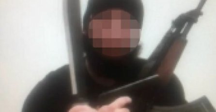 DA LI JE OVO NAPADAČ IZ BEČA? NJEMAČKI BILD OBJAVIO SLIKU: Pozirao sa kalašnjikovom i mačetom