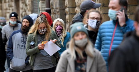 SAD: Broj preminulih od COVID-19 premašio 250.000
