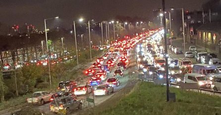 Hiljade ljudi bježi iz Londona, stvorio se saobraćajni kolaps