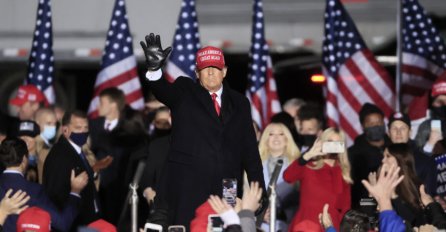 UHAPŠENO OKO 30 DEMONSTRANATA Trampove pristalice izašle na ulice